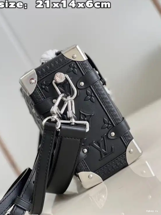 MM VUITTON TRUNK LOUIS SIDE 0425